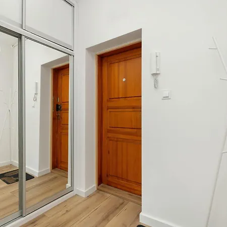 Raclawicka Modern For 4 Guests By Renters *