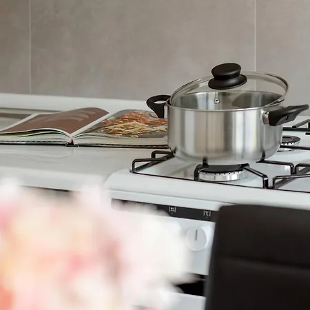 Raclawicka Modern For 4 Guests By Renters Gdaňsk