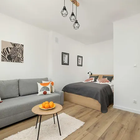 Raclawicka Modern For 4 Guests By Renters 아파트