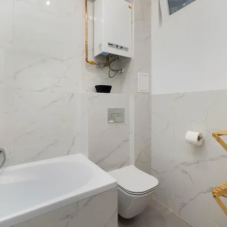 Raclawicka Modern For 4 Guests By Renters *