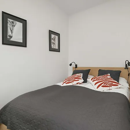 Raclawicka Modern For 4 Guests By Renters