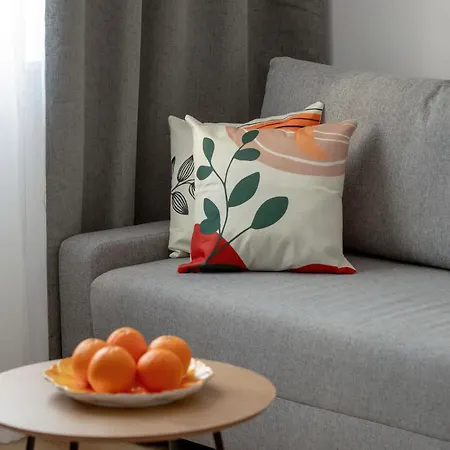 Raclawicka Modern For 4 Guests By Renters