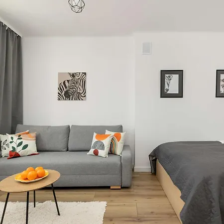 Raclawicka Modern For 4 Guests By Renters Lägenhet *