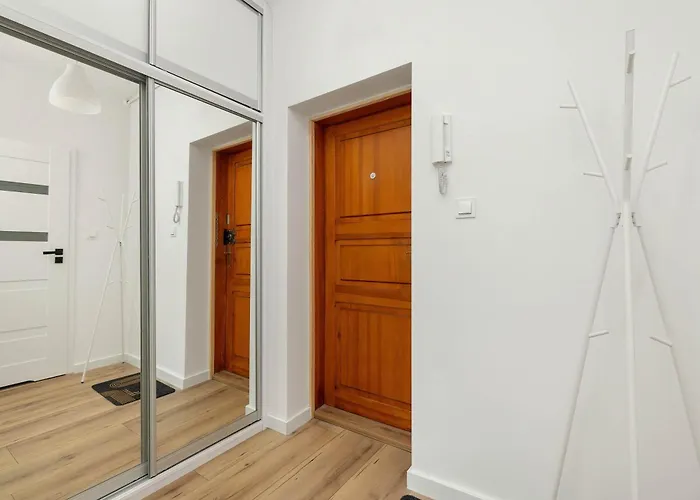 Racławicka Modern For 4 Guests By Renters *