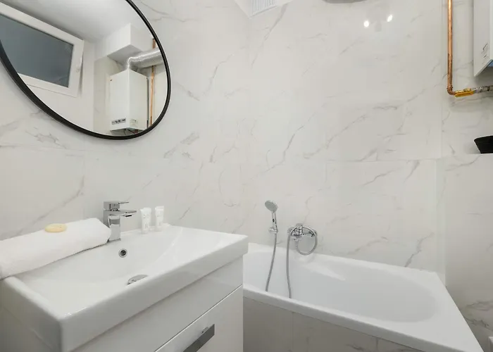 Racławicka Modern For 4 Guests By Renters * Gdańsk