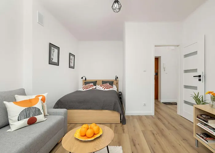 Racławicka Modern For 4 Guests By Renters