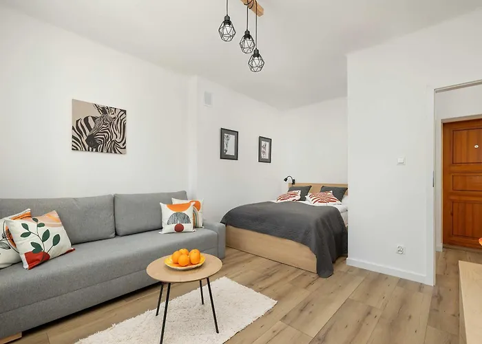 Racławicka Modern For 4 Guests By Renters Apartament