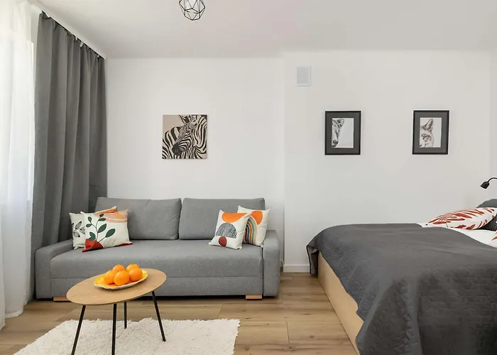 Racławicka Modern For 4 Guests By Renters Apartament *