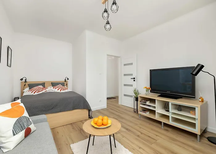 Racławicka Modern For 4 Guests By Renters Apartament