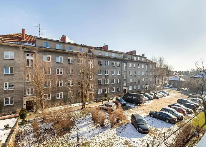 Racławicka Modern For 4 Guests By Renters